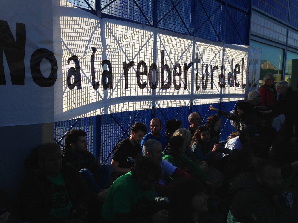 Ens encadenem al CIE perquè no obri mai més